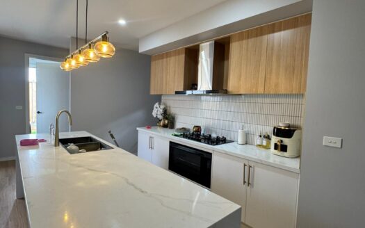 11 Crombie St, Mickleham