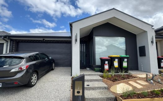 11 Crombie St, Mickleham